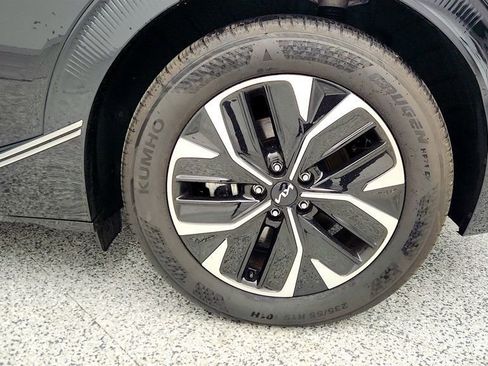 Used 2024 Kia EV6 Wind image 9