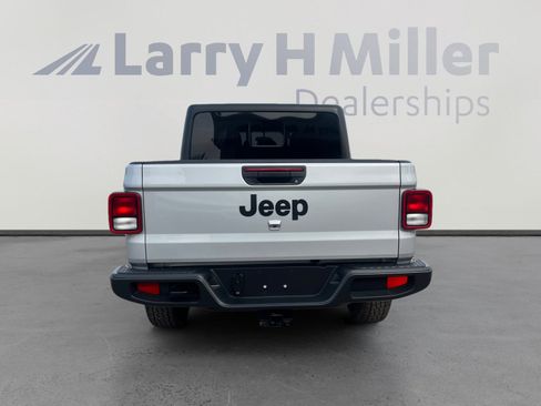 Certified 2022 Jeep Gladiator Sport image 4