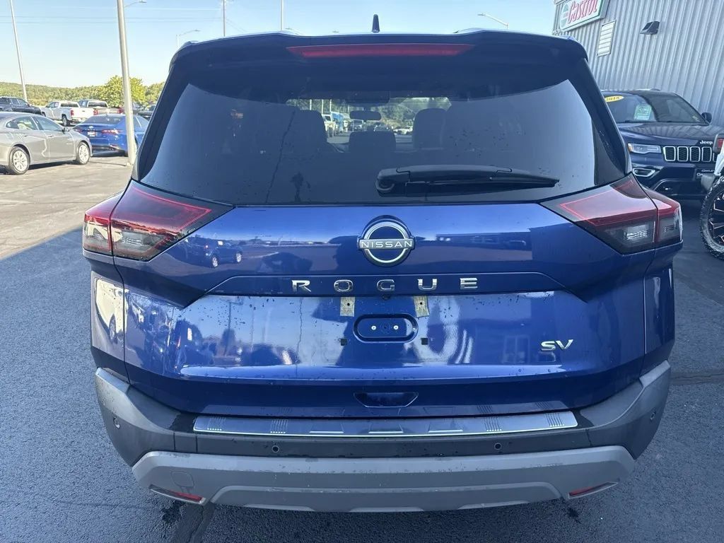 Used 2023 Nissan Rogue SV w/ SV Premium B Package FWD image 3