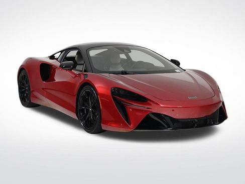 Used 2024 McLaren Artura image 7