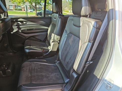 Certified 2023 Jeep Grand Cherokee L Laredo image 17