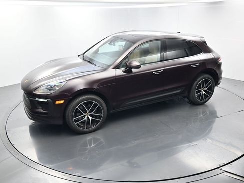 Certified 2025 Porsche Macan AWD/4WD image 32