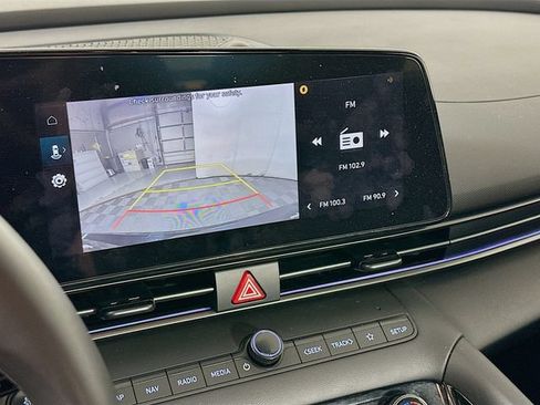 Certified 2025 Hyundai Elantra SEL FWD image 18