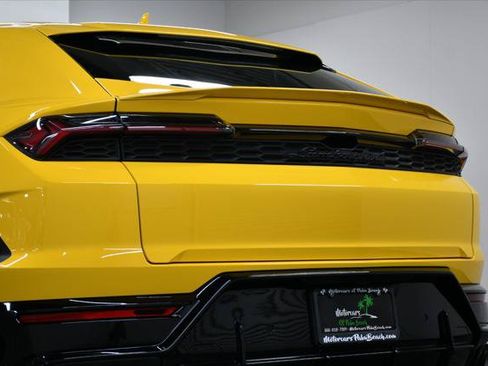 Used 2025 Lamborghini Urus SE AWD/4WD image 12