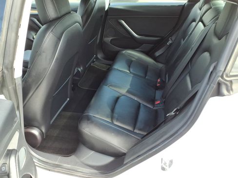 Used 2021 Tesla Model 3 Standard Range Plus RWD image 17