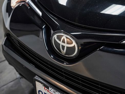 Used 2018 Toyota RAV4 LE w/ Carpet Mat Package FWD image 8