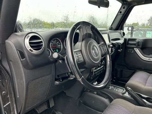 Used 2012 Jeep Wrangler Sahara w/ Connectivity Group AWD/4WD image 7