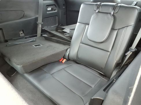 Used 2022 Ford Explorer XLT w/ Equipment Group 202A AWD/4WD image 6