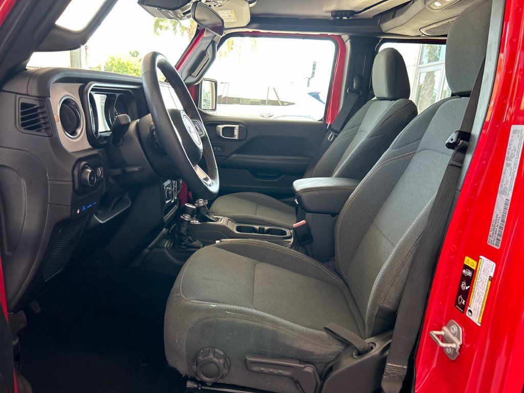 Used 2024 Jeep Wrangler Unlimited Sahara AWD/4WD image 9
