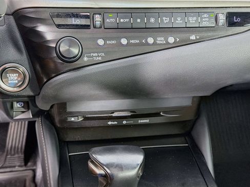 Used 2019 Lexus ES 350 w/ Accessory Package 2 FWD image 19