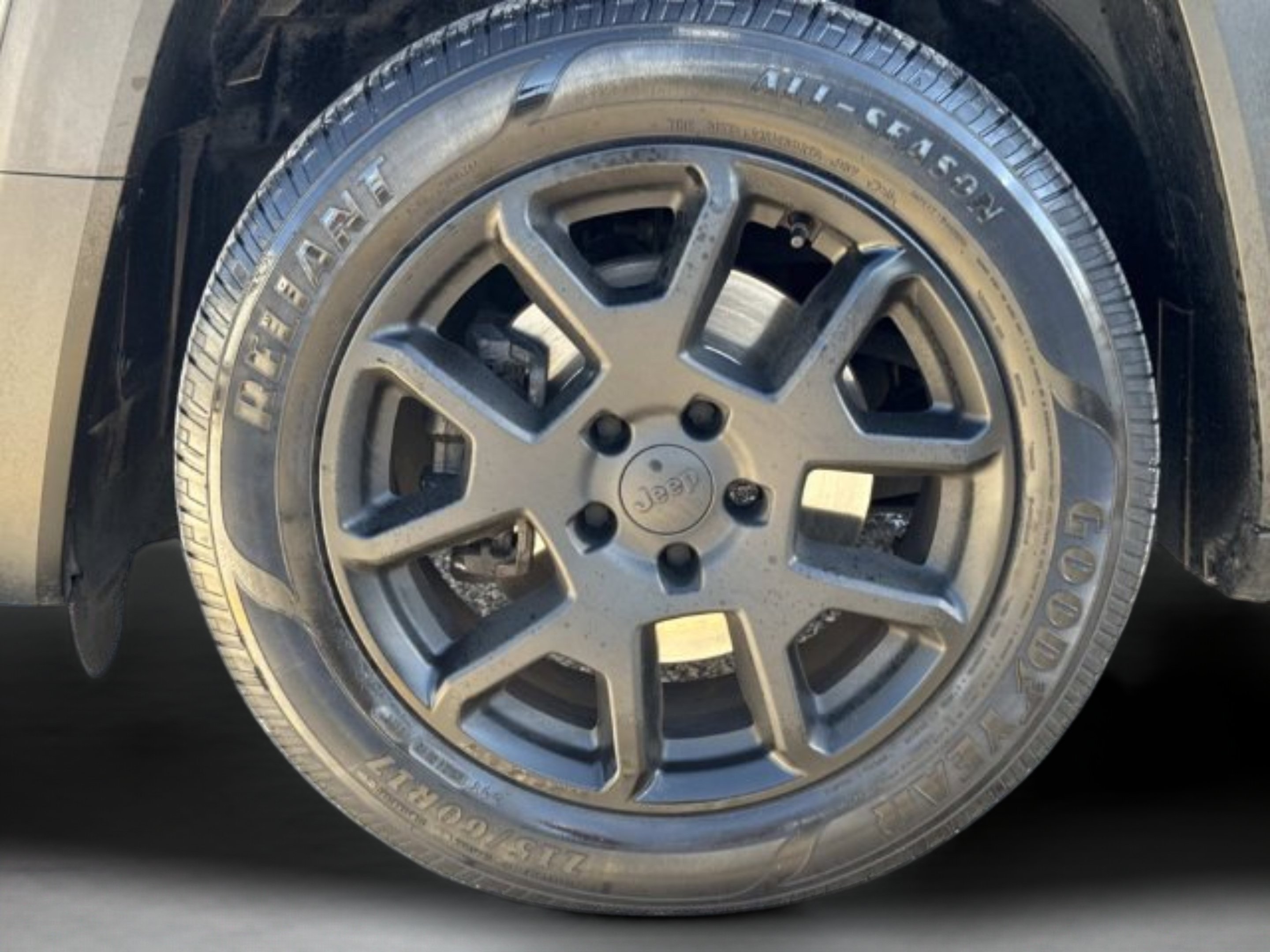 Used 2020 Jeep Renegade Latitude w/ Popular Equipment Group FWD image 29