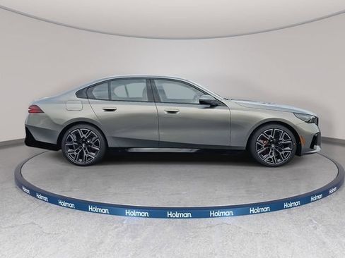 Certified 2026 BMW 530i xDrive w/ M Sport Package AWD/4WD image 5
