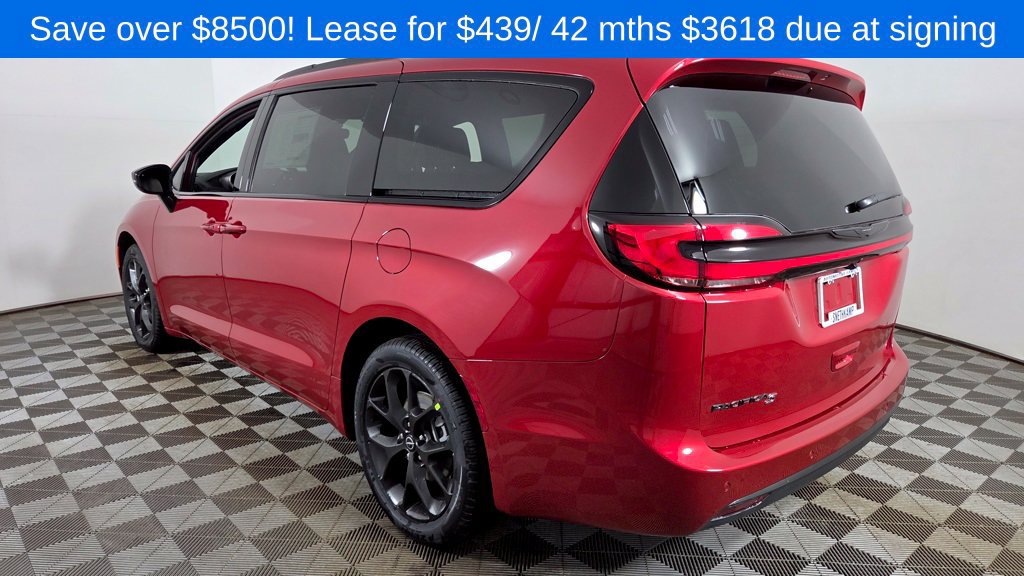 New 2026 Chrysler Pacifica Select w/ S Appearance Package FWD image 5