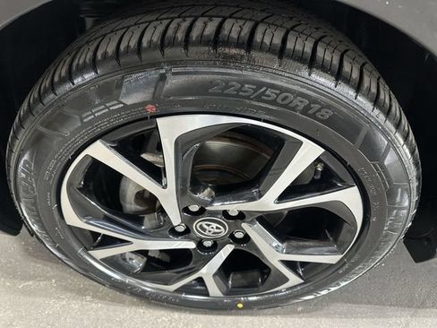 Used 2018 Toyota C-HR XLE FWD image 23