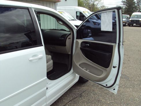 Used 2015 Dodge Grand Caravan SE w/ Quick Order Package 29E SE FWD image 15