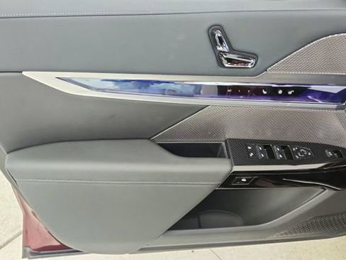 Used 2025 BMW 740i image 37