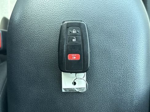 Used 2022 Toyota RAV4 XLE AWD/4WD image 23