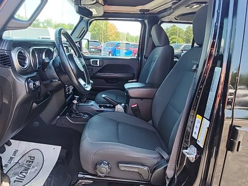 Used 2018 Jeep Wrangler Unlimited Sahara AWD/4WD image 18