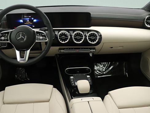 Certified 2023 Mercedes-Benz CLA 250 image 7