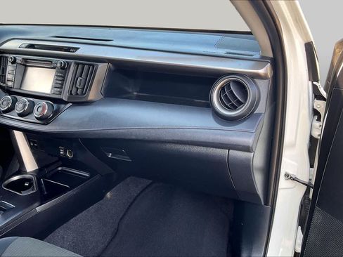 Used 2018 Toyota RAV4 LE FWD image 19