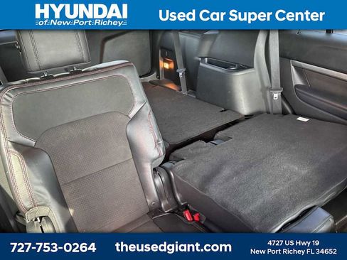 Used 2018 Ford Explorer XLT w/ Equipment Group 202A image 9