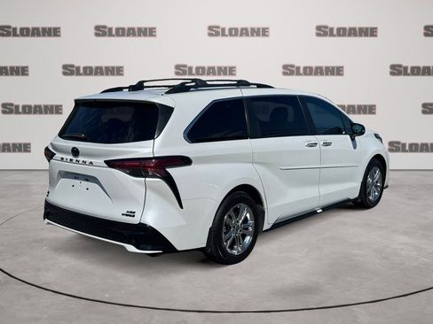 Used 2023 Toyota Sienna XSE AWD/4WD image 5