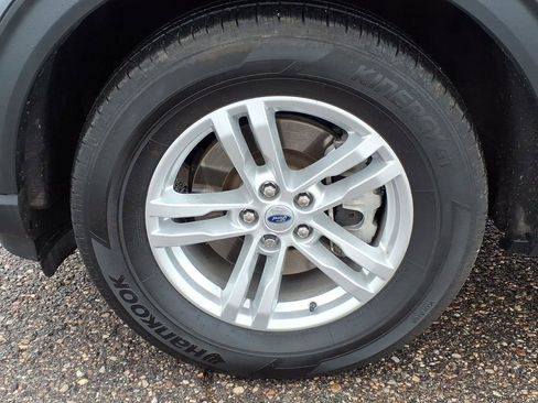 Used 2023 Ford Explorer XLT w/ Equipment Group 202A image 9