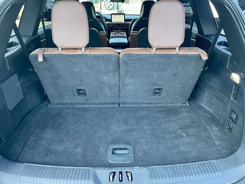 Used 2023 Lincoln Aviator Reserve w/ Equipment Group 201A image 39