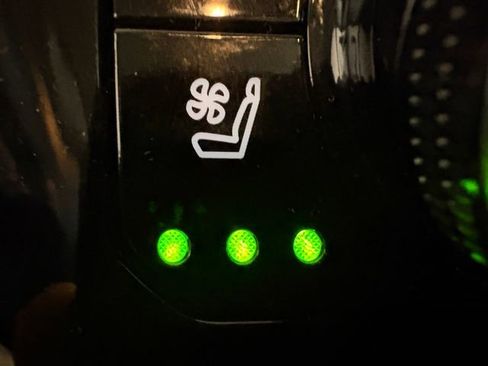 Used 2024 Toyota Highlander Platinum image 11