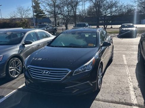 Used 2016 Hyundai Sonata SE w/ Cargo Package image 2