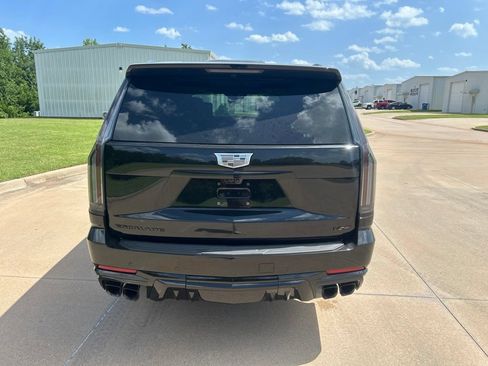 Used 2025 Cadillac Escalade ESV V w/ LPO, ONYX Package AWD/4WD image 4