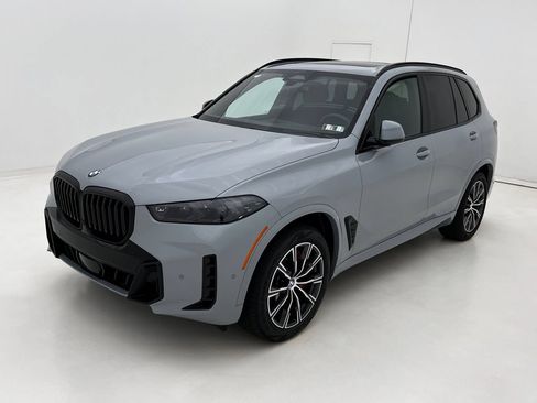 Used 2026 BMW X5 xDrive40i w/ M Sport Package AWD/4WD image 4