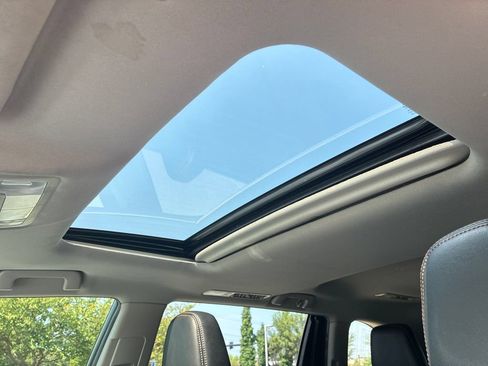 Used 2019 Toyota Highlander XLE AWD/4WD image 15