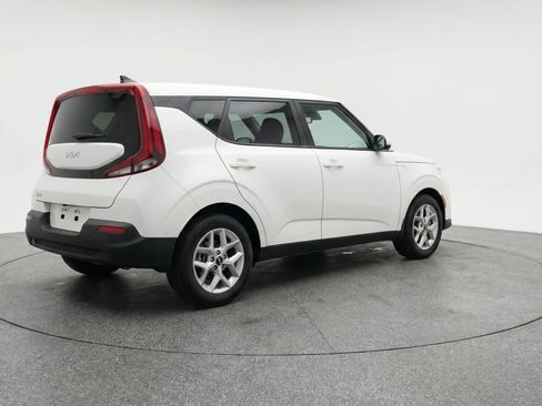 Used 2025 Kia Soul LX w/ LX Technology Package FWD image 9