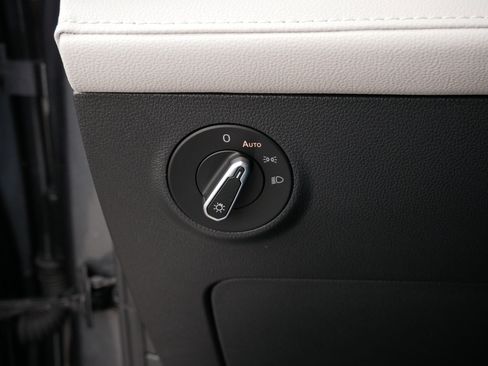 Certified 2025 Volkswagen Taos SEL image 27