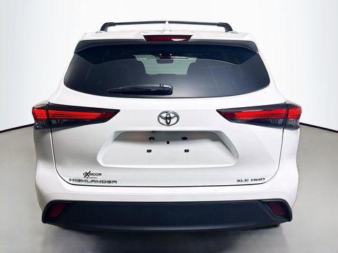 Certified 2023 Toyota Highlander XLE image 6