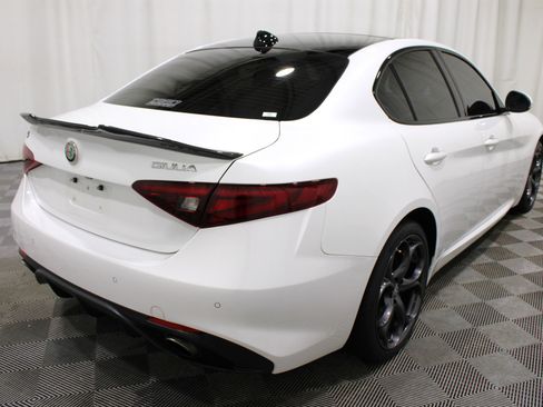 Used 2018 Alfa Romeo Giulia Ti Sport w/ Quick Order Package 22S Sport AWD/4WD image 29