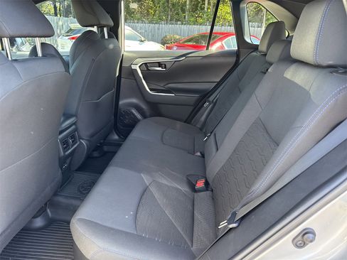 Used 2022 Toyota RAV4 SE w/ Convenience Package image 10