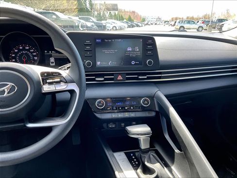 Used 2023 Hyundai Elantra SEL image 18