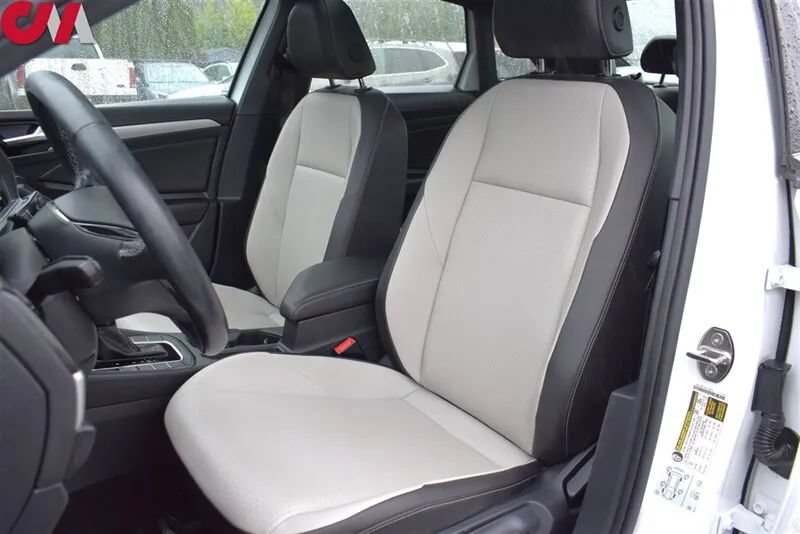 Used 2021 Volkswagen Jetta R-Line w/ R-Line Cold Weather Package FWD image 11