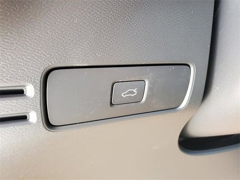 New 2026 Volvo XC40 B5 Core w/ Protection Package Premier image 16