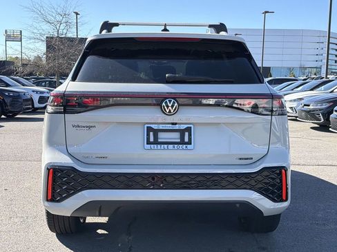 New 2026 Volkswagen Tiguan SEL R-Line AWD/4WD image 4