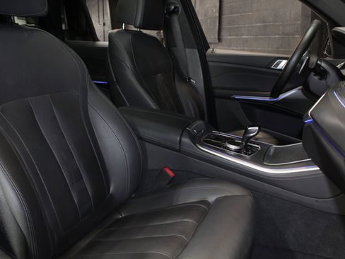 Used 2022 BMW X5 xDrive40i w/ M Sport Package AWD/4WD image 46