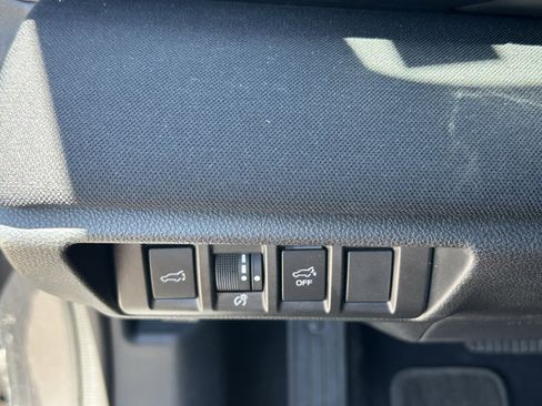 Used 2025 Subaru Outback Premium AWD/4WD image 32