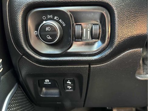 Used 2020 RAM 1500 Laramie w/ Off Road Group AWD/4WD image 29