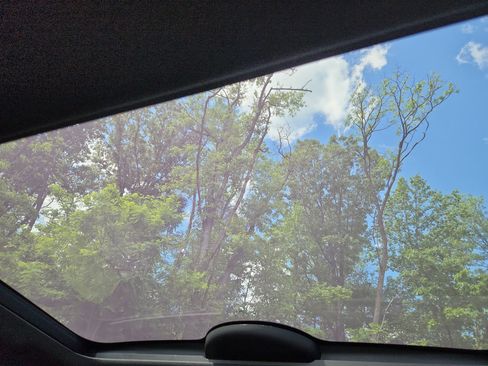 Certified 2025 Land Rover Discovery S image 28