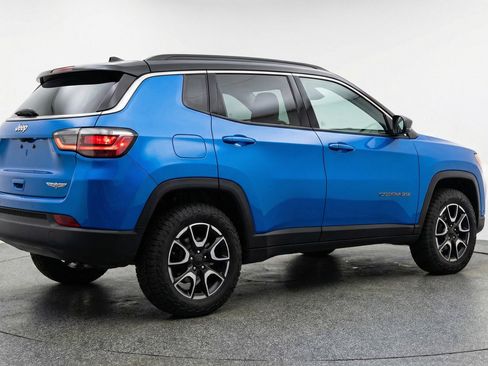 Used 2025 Jeep Compass Trailhawk AWD/4WD image 9