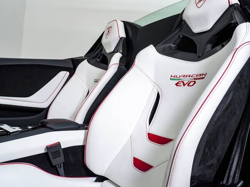 Used 2023 Lamborghini Huracan EVO image 28