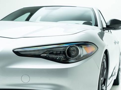 Used 2019 Alfa Romeo Giulia w/ Nero Edizione RWD image 11