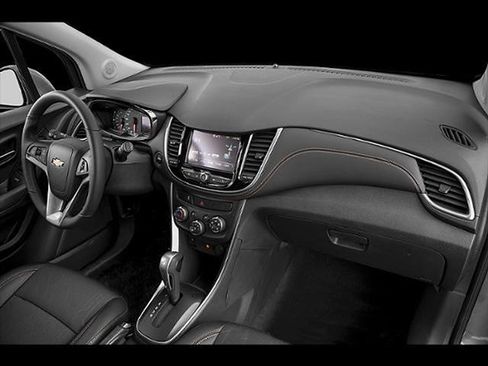 Used 2019 Chevrolet Trax LT w/ Sun & Sound Package FWD image 22